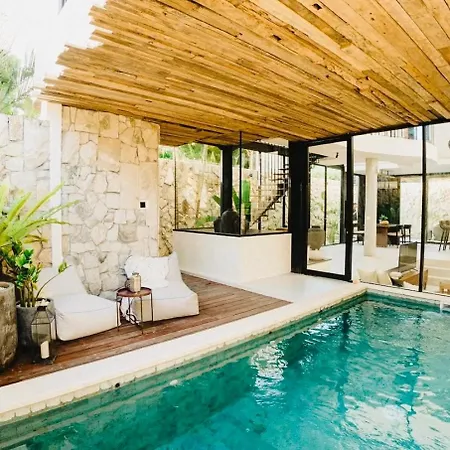Villa Khaya Seminyak Stylish 2-Bedroom Villa Just 900M From The Beach